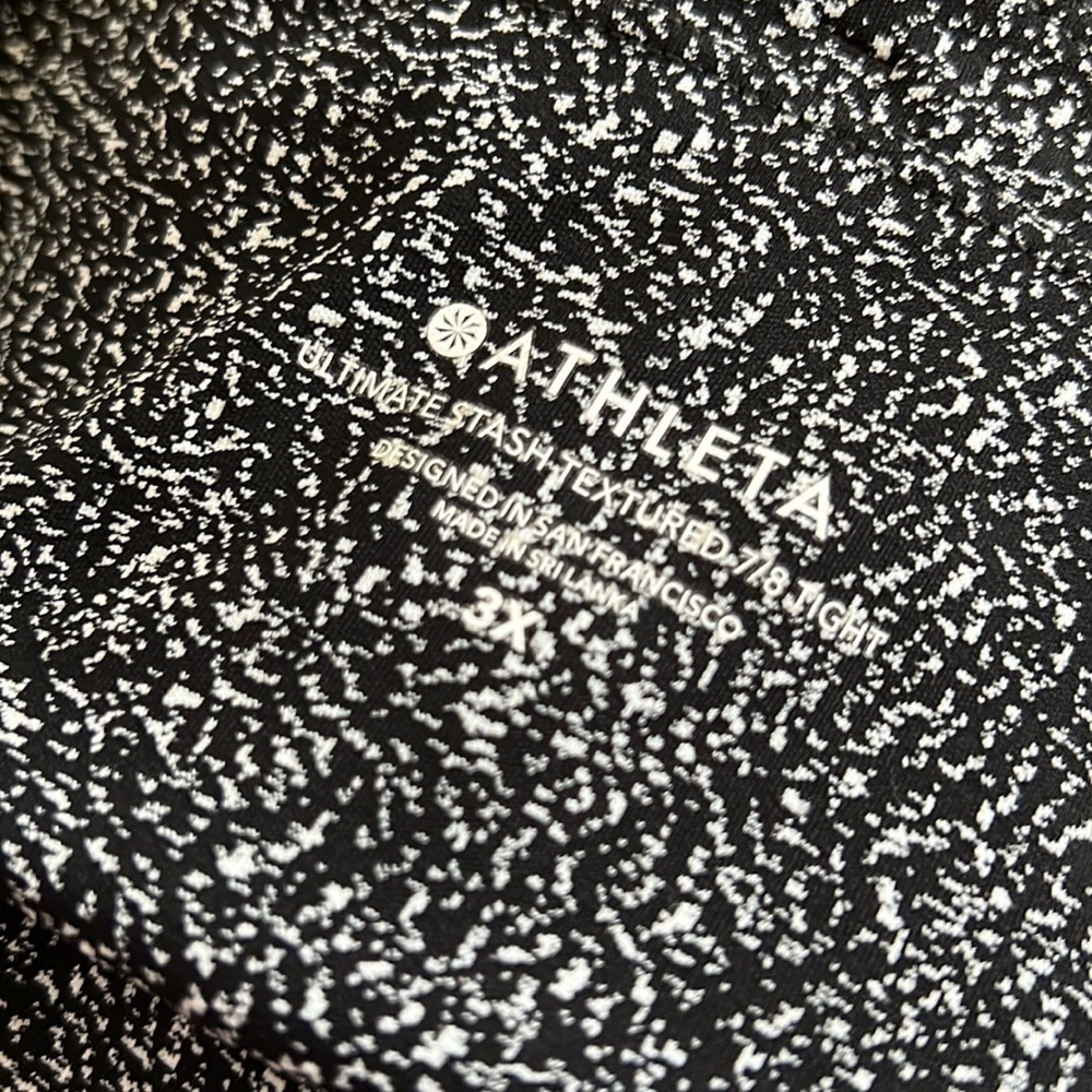 Athleta Ultimate Stash textured 7/8 tight